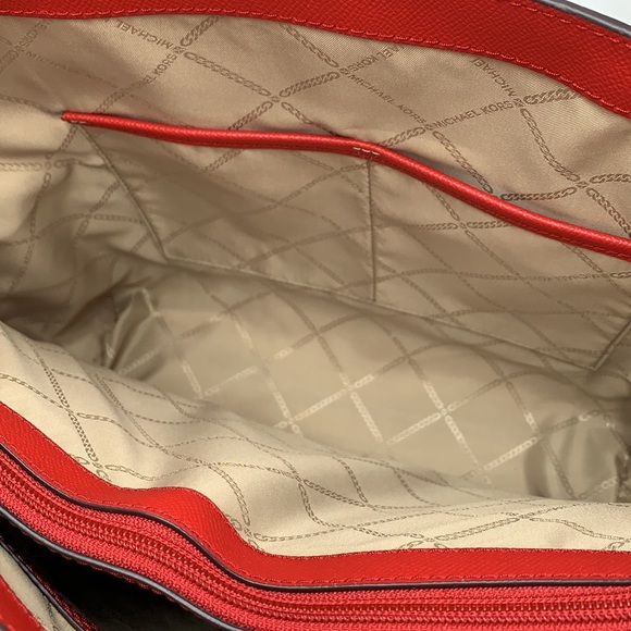 MICHAEL KORS Voyager East West Tote Crimson Color - Picture 12 of 16